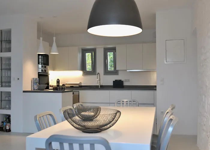 Paros Isterni Magnifique Avec Piscine Vue Mer, A 3 Min De La Villa